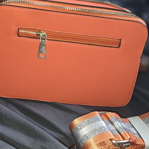 Crossbody bag with matching wallet - Picture 3 of 3